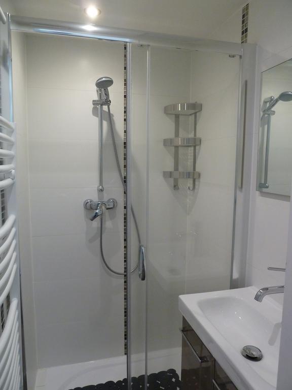 New 1 Bedroom Apt Place Garibaldi Ница Стая снимка