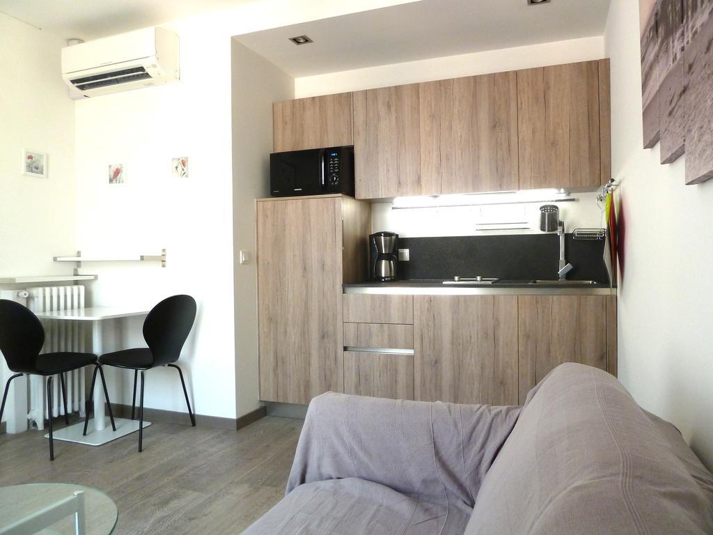 New 1 Bedroom Apt Place Garibaldi Ница Стая снимка