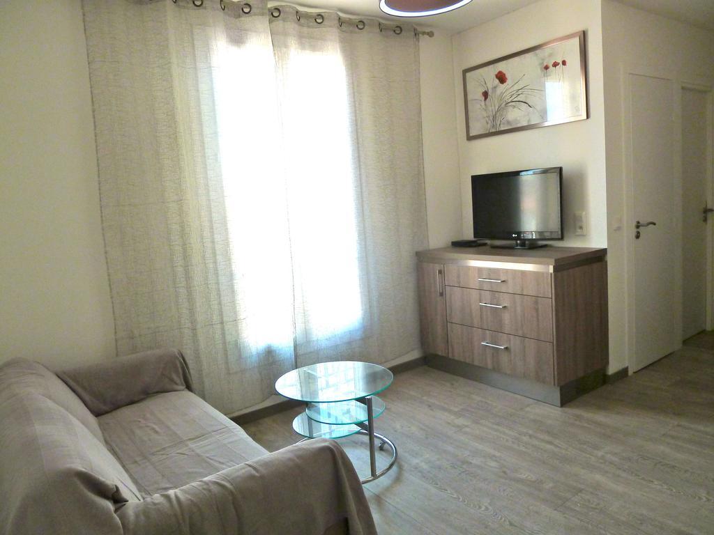 New 1 Bedroom Apt Place Garibaldi Ница Стая снимка